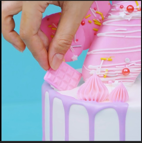  The Mauve Dripped Pink Heaven   - DIY Cake