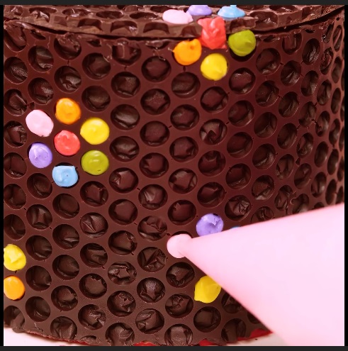 The Floral Bubble Wrapped - DIY Cake
