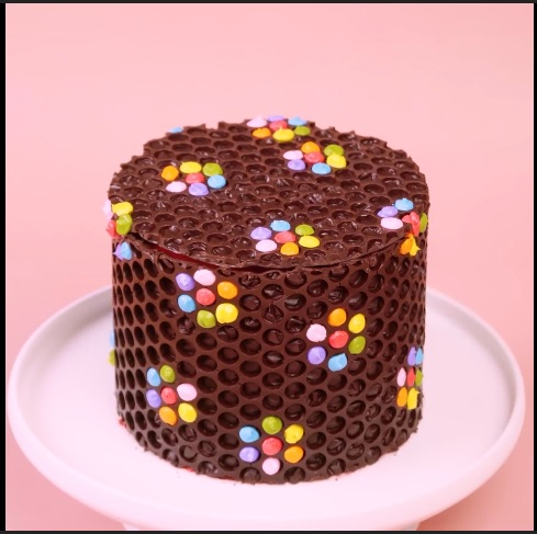 The Floral Bubble Wrapped - DIY Cake