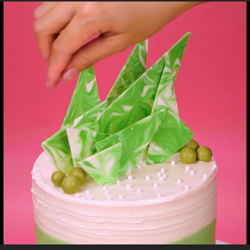 The Green Galaxy - DIY Cake