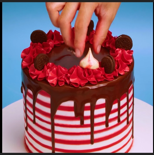 The Red Frosting Delight - DIY Cake